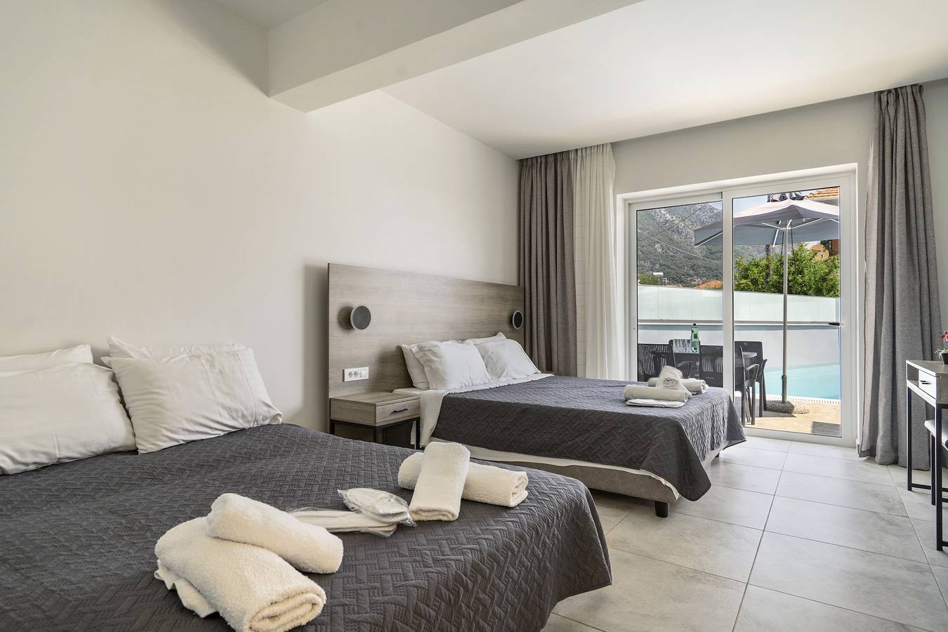 Entire studio, Studio 'King Room with Pool View' with Shared Pool, Wi-Fi and Air Conditioning in Nydri, Greece