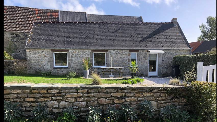 Gîte pour 4 personnes, avec jardin à Surtainville - 2