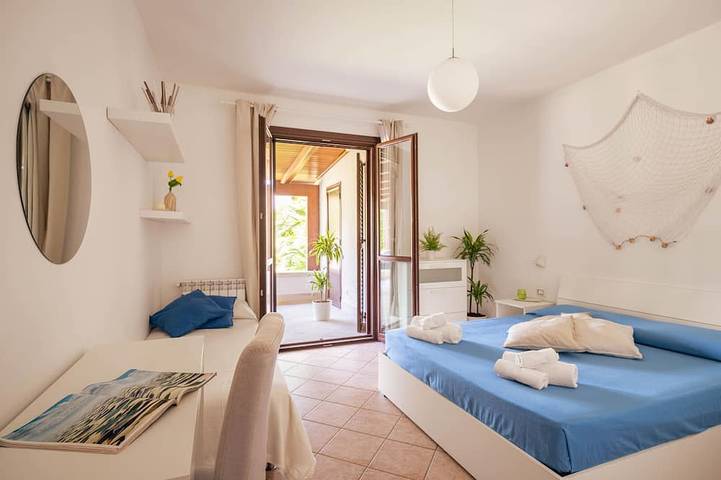 Nuovissima villa con piscina, giardino e ping pong, a due passi dal mare in Citta del Mare, Terrasini
