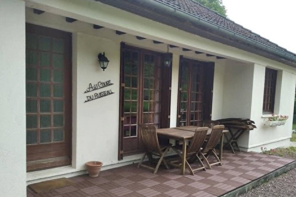🌿 Maison normande au bord du ruisseau – Fraîcheur, calme & animaux bienvenus 🐾 in Saint-Pierre-et-Saint-Paul-en-Val-d'Auge, Région de Lisieux