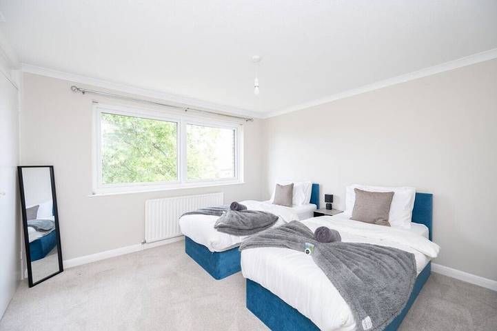 Appartement entier, 2 Bed Flat Free Parking Next To The Station in Horsham, Sussex de l'Ouest