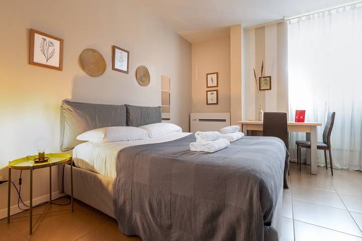 Ganzes Studio, Desenzano Suites - Artemisia by Wonderful Italy in Desenzano del Garda, Gardasee-Berge
