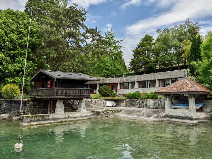 Lake house for 7 people, with yard and lake view in Lake Geneva