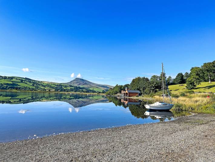 Glanllyn Lodge in Llyn Tegid, Snowdonia