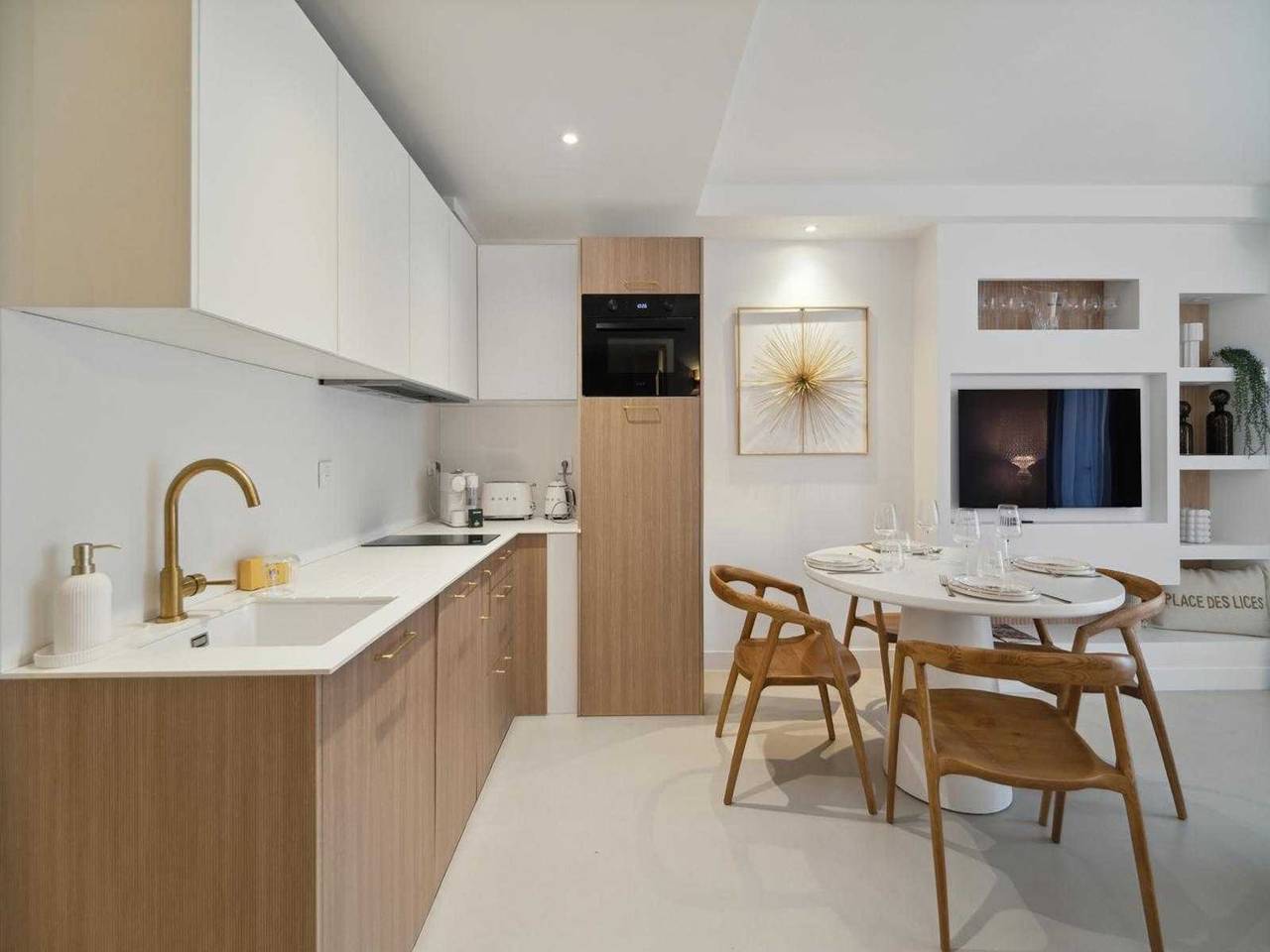 Entire apartment, Chic 2Br/4P Apartment – Saint-Tropez Lices

 in Saint-Tropez, Draguignan region