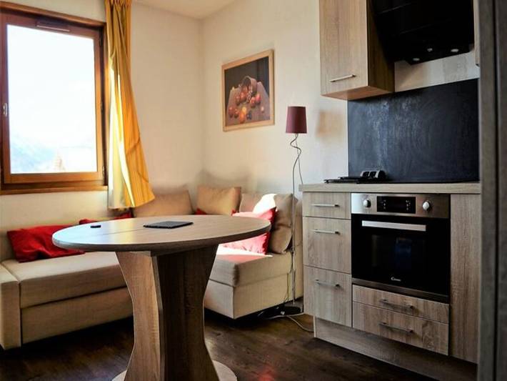 Gîte pour 4 personnes, avec terrasse et piscine, adapté aux familles dans Office De Tourisme De Saint Sorlin D Arves - 4