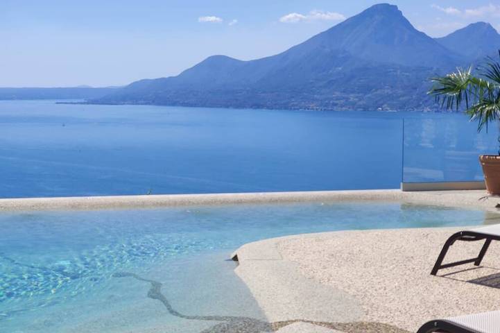 Agriturismo per 4 persone, con giardino in Monte Baldo