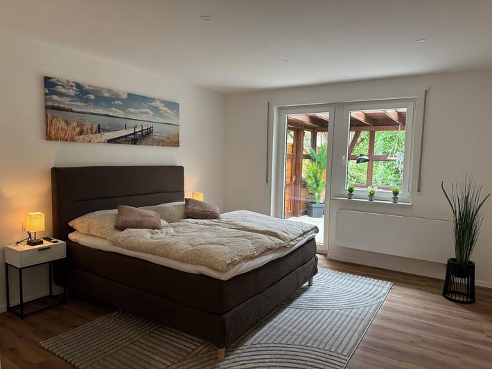 Ganze Wohnung, Ferienwohnung Franken Weiß "Franken Auszeit" - Moderne Ferienwohnung mit Wintergarten in Bad Staffelstein, Oberes Maintal - Coburger Land