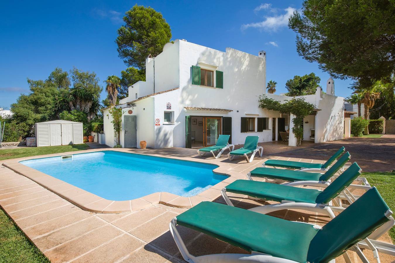 Luxury Cala D'or Villa | Villa Esmeralda Blanca | 6 Bedrooms | Pool Table | Short Walk to Resort Centre in Cala d'Or, Santanyí
