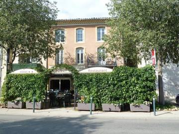 Hôtel pour 2 personnes, avec vue et terrasse, animaux acceptés à Sainte-Cécile-les-Vignes