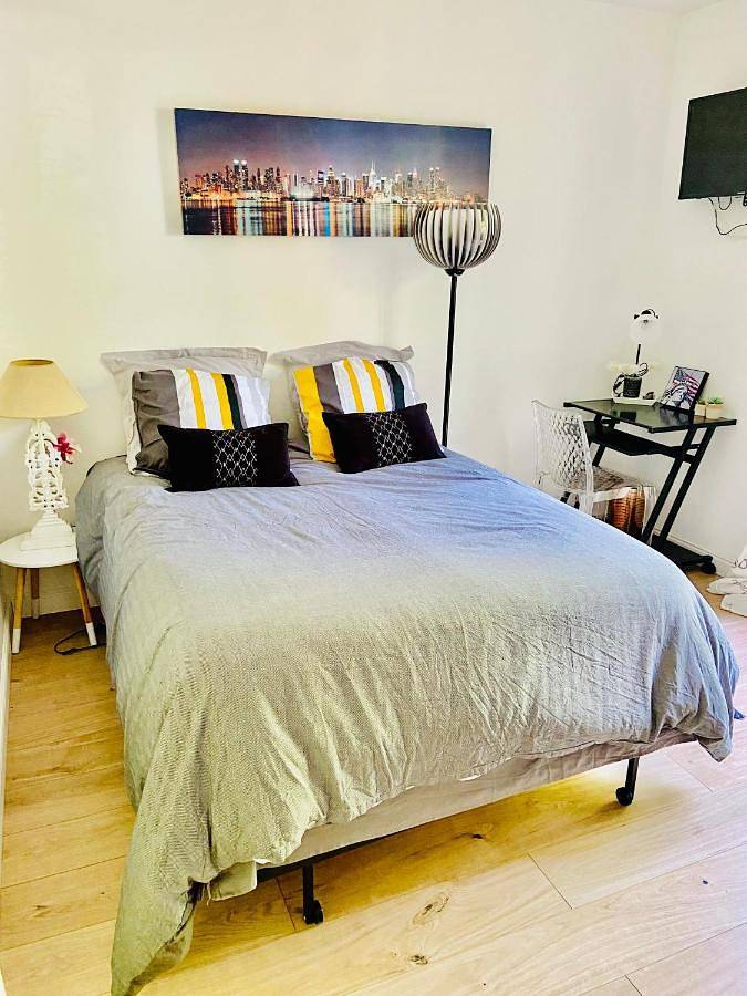 Gîte pour 2 personnes, avec jardin ainsi que vue et terrasse à Champcevinel - 2