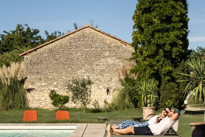 Gîte pour 16 personnes, avec jardin à Saint-Étienne-du-Grès