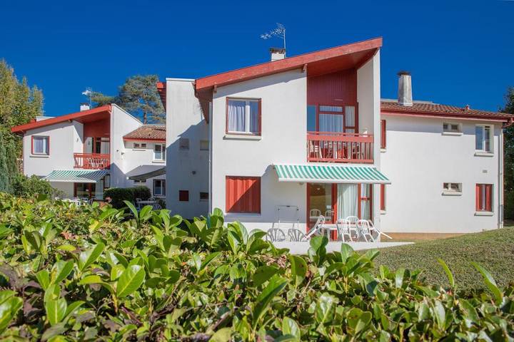 Parc de vacances pour 5 personnes, avec jardin ainsi que piscine et bassin pour enfant au Pays basque - 2