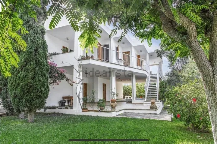 Villa für 8 Personen, mit Garten und Ausblick sowie Balkon - 1