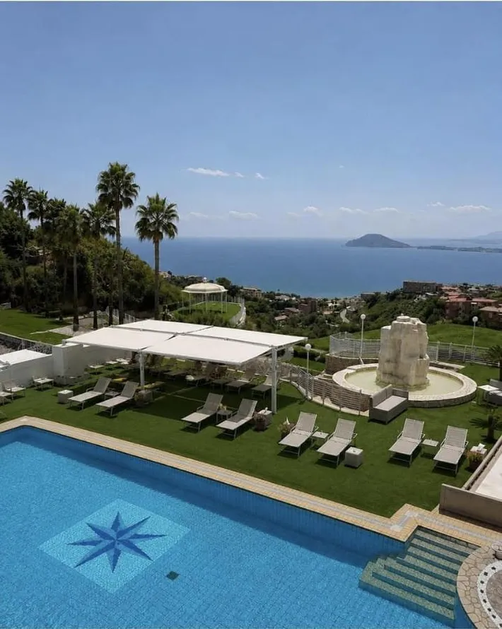 Hôtel pour 4 personnes, avec balcon et piscine ainsi que jardin et vue - 1