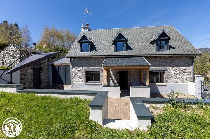 Gîte pour 6 personnes, avec jardin à Besse-et-Saint-Anastaise
