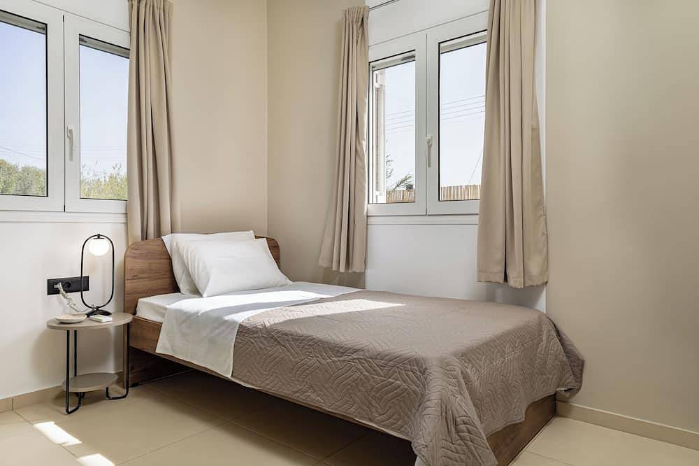 Villa Fyllo - Private Pool & Steps from the Beach in Tavronitis, Chania und Umgebung