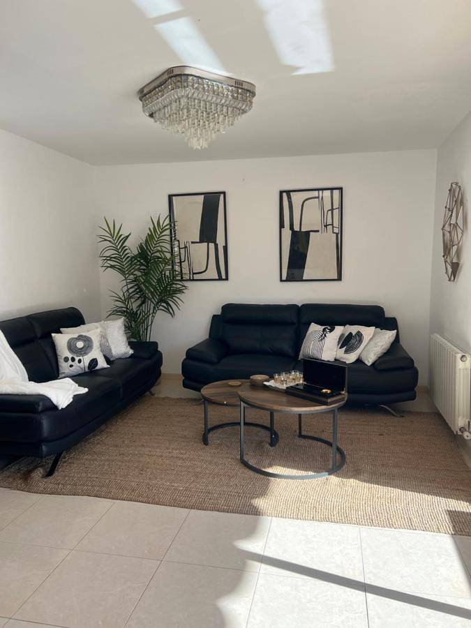 Ferienhaus für 8 Personen, mit Ausblick und Pool sowie Garten