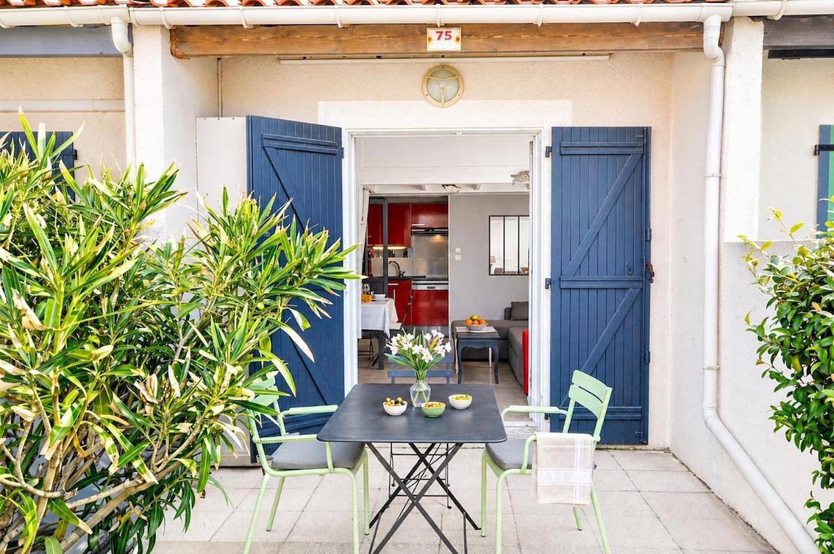 Eden Plage Naturiste, Duplex, Terrasse et Parking in Port Leucate, Leucate