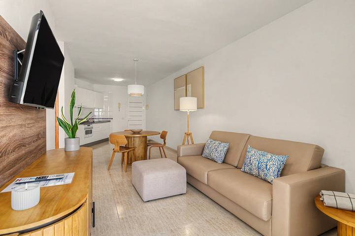 Ganze Wohnung, Ferienwohnung "Callao Beach 8" mit Meerblick, Terrasse und Wlan in Punta de las Mujeres, Haría