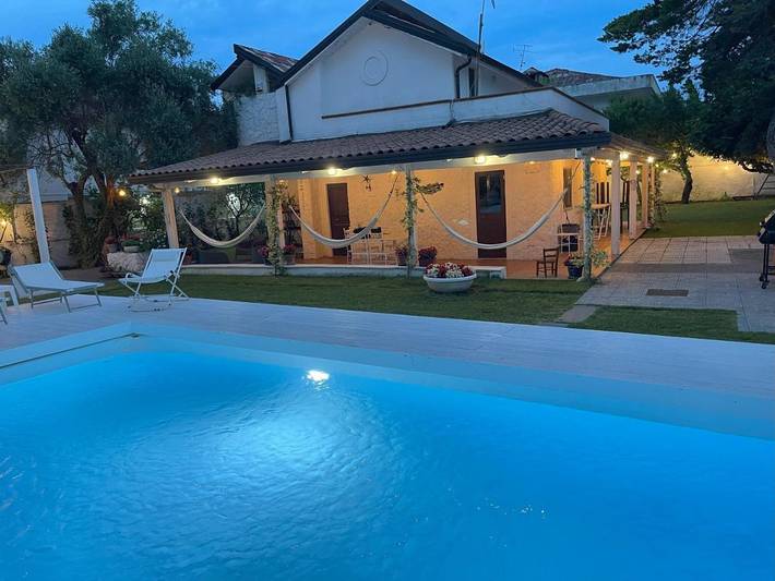Casa vacanza per 12 persone, con giardino e piscina - 1