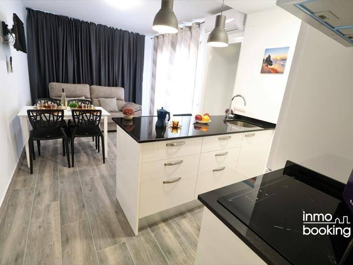 Entire vacation apartment, Inmobooking Pins Ii, air-conditioned and one minute from the beach in Vilafortuny, Cambrils