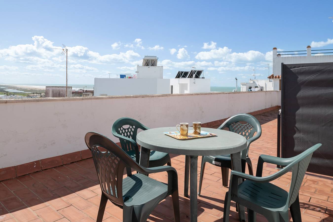 Apartamento inteiro, Apartamento 'Doña Alba 2' com vista para o mar, terraço partilhado e varanda in Conil de la Frontera, Costa de la luz