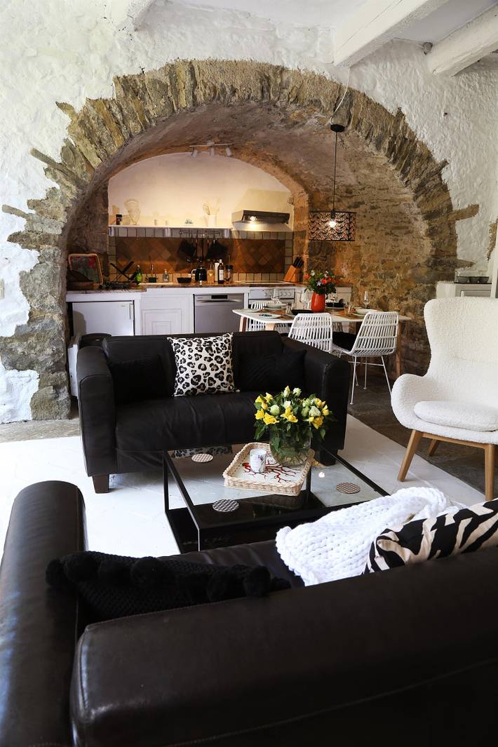 Gîte pour 4 personnes, avec terrasse et piscine, animaux acceptés