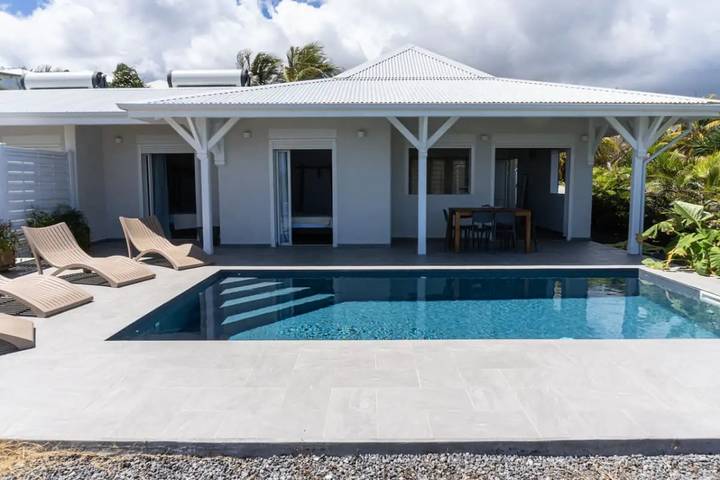 Villa für 4 Personen, mit Pool und Garten sowie Terrasse und Ausblick - 1