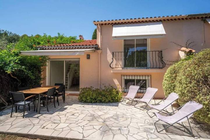Maison de vacances pour 6 personnes, avec terrasse ainsi que piscine et jardin à Biot