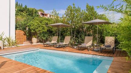 Hôtel pour 4 personnes, avec piscine ainsi que vue et terrasse à Sartène