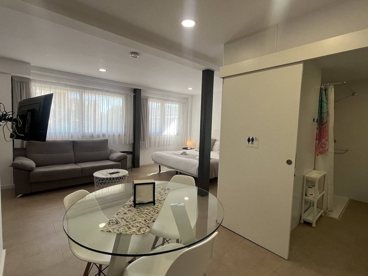 Entire apartment, Reig 1.Studio up to 4 pax. Valencia in Valencia, Costa de Valencia
