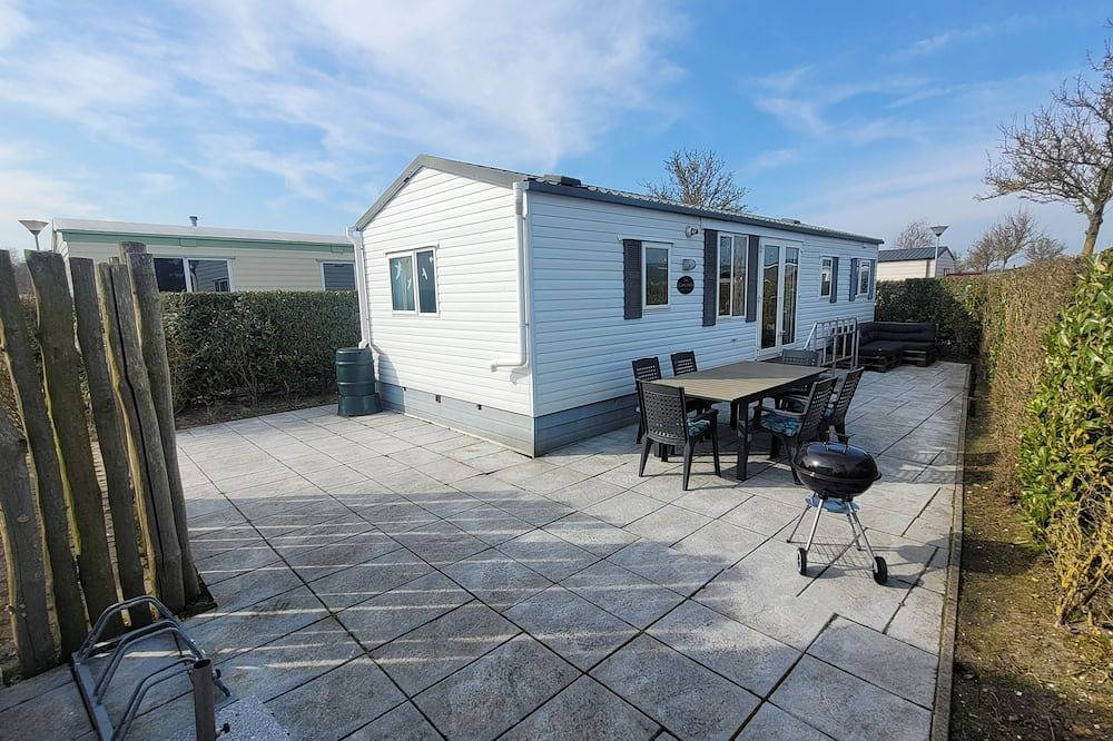 Comfort chalet in Renesse at the 5* Beach & Camping Resort Julianahoeve in Plage de Renesse, Renesse