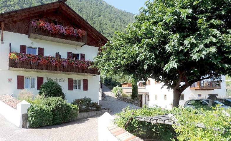 Ferienwohnung für 5 Personen, mit Balkon und Terrasse sowie Garten und Pool in Marling