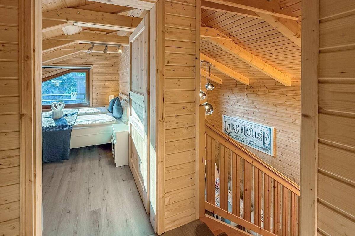 Wellness-Chalet am Badesee für bis zu 10 Personen in Rieden (Eifel), Osteifel