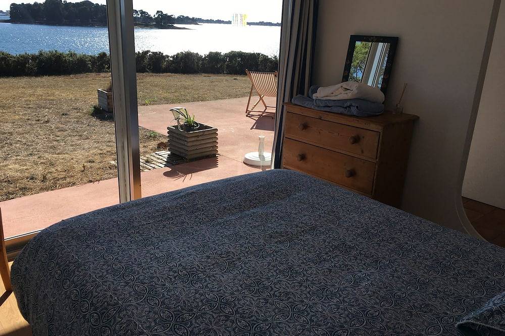 Architektenhaus auf einer Ebene mit Panoramablick auf den Golf von Morbihan in Larmor-Baden, Côte des Mégalithes