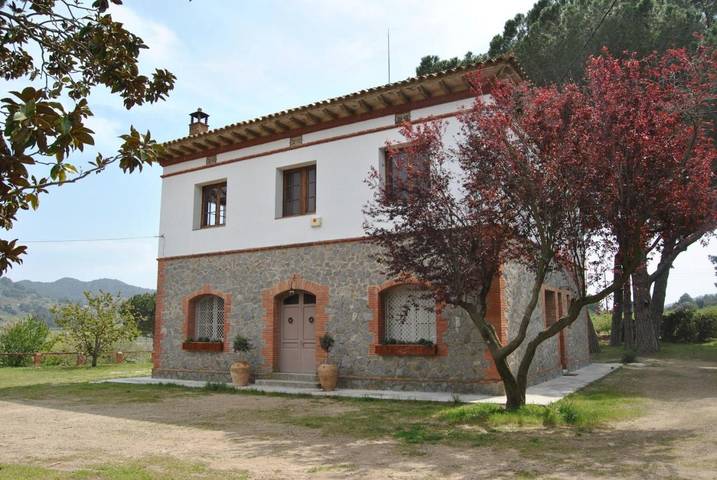 Casa rural para 15 personas, con jardín además de piscina y vistas en Alforja