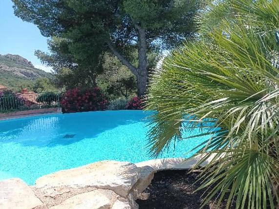 Gîte pour 6 personnes, avec vue et vue sur le lac ainsi que jardin et piscine dans Plage Camp Long - 2