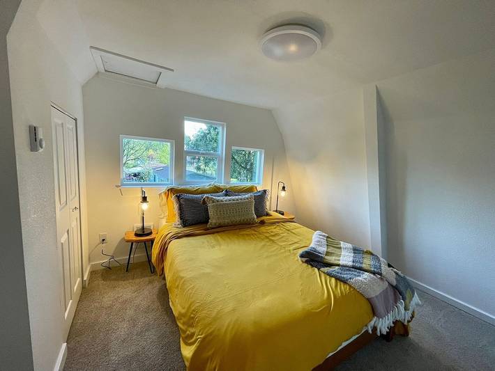 Vacation rental for 8 people, with yard and terrace as well as hot tub, with pets in Hood Canal