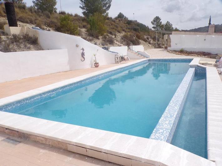 Apartamento para 5 personas, con piscina además de vistas y jardín en Jumilla