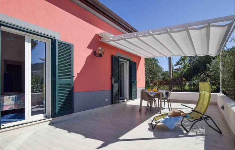 Acogedor apartamento de 120 m2 con aparcamiento, aire acondicionado, terraza y playa cerca in Santa Maria di Castellabate, Castellabate