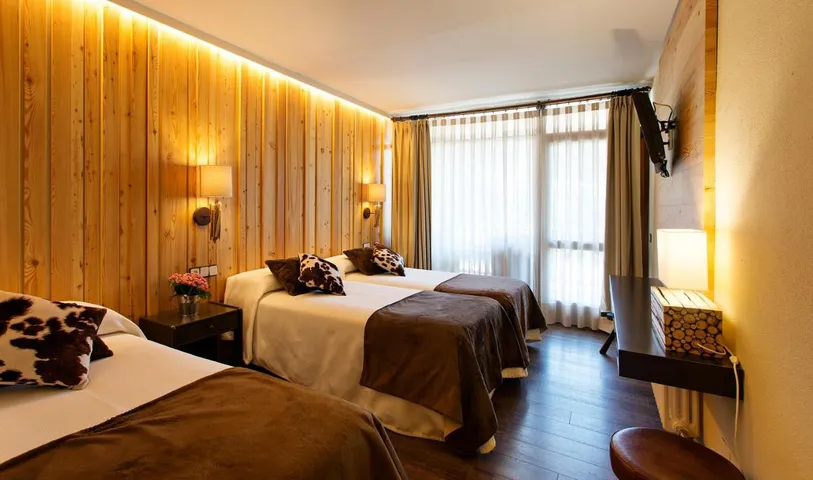 Hotel para 2 personas, con jardín y piscina además de vistas y sauna - 1