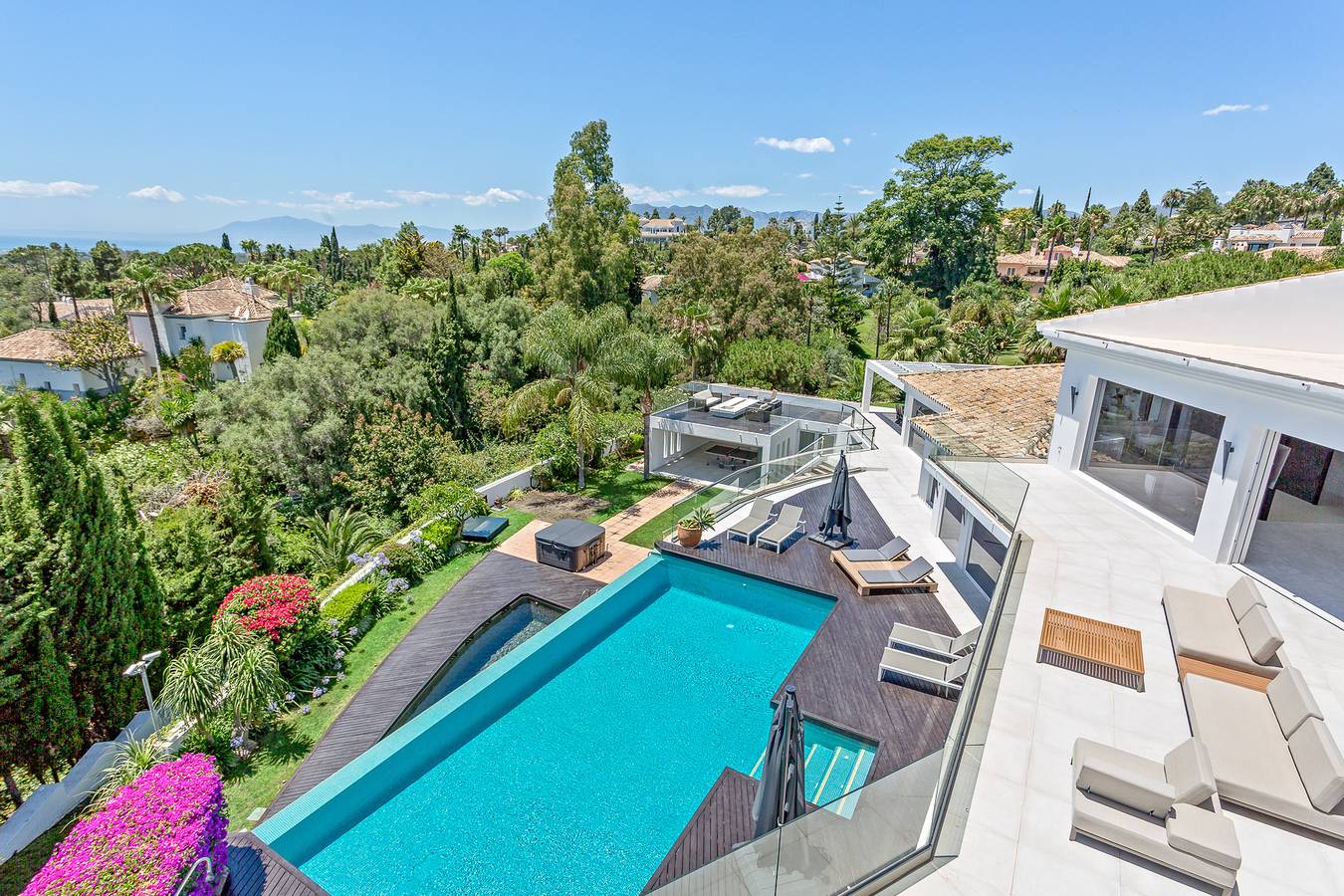 Villa '149' met zeezicht, wifi en airconditioning in Hacienda Las Chapas, Marbella