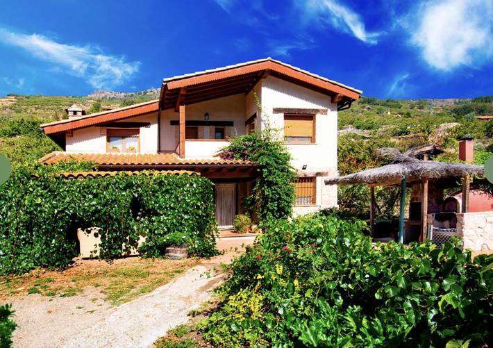 Casa de vacaciones para 6 personas, con jardín además de piscina y vistas, Se admiten mascotas en Valle del Jerte - 2