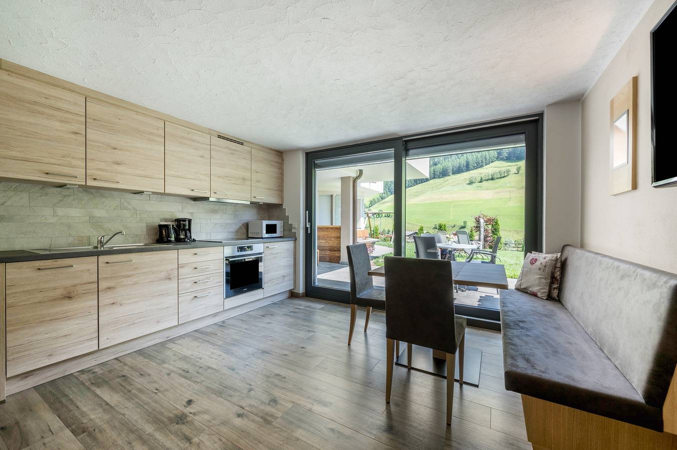 Appartamento intero, Appartamento "Kreuzkofel" con idromassaggio condiviso e giardino in Valle Aurina, Alpi della Zillertal