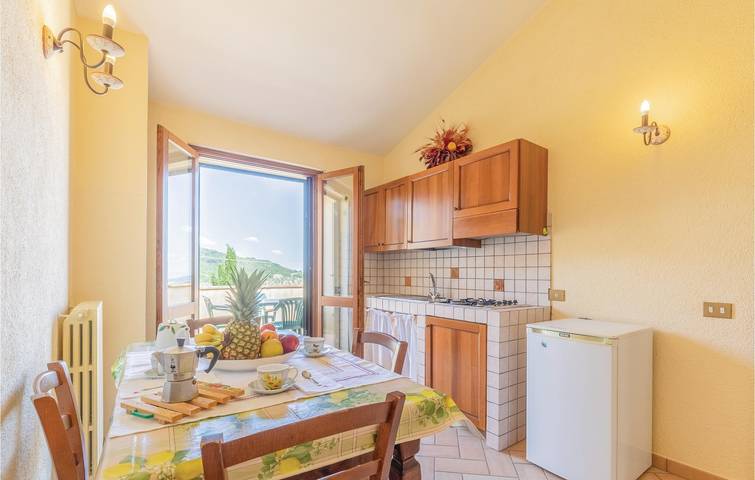 Appartement de vacances entier, Appartement au bord de la piscine avec parking et cuisine in Giano dell'Umbria, Province de Pérouse