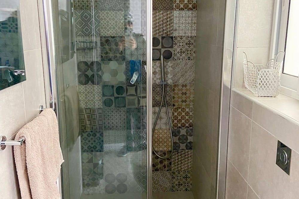 Entire apartment, Spacious 3 Double bedroom Penthouse closed to Paceville and St. George Beach in Swieqi, Malta Island