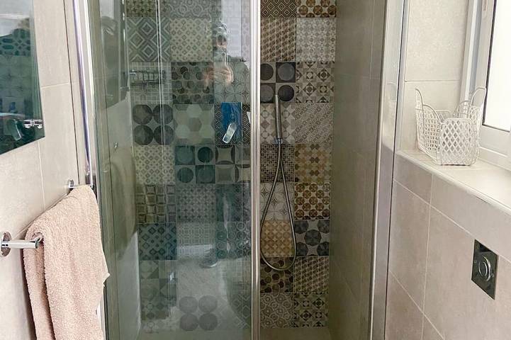 Apartamento inteiro, Spacious 3 Double bedroom Penthouse closed to Paceville and St. George Beach in Swieqi, Ilha de Malta
