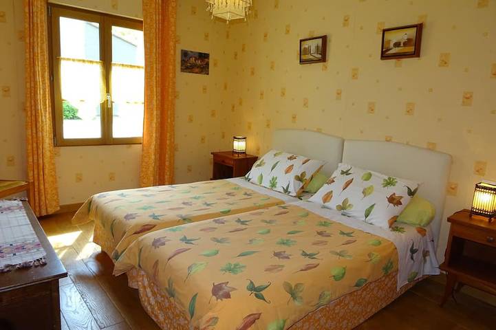 Location de vacances pour 6 personnes, avec terrasse ainsi que jardin et jacuzzi à Bourneau - 2