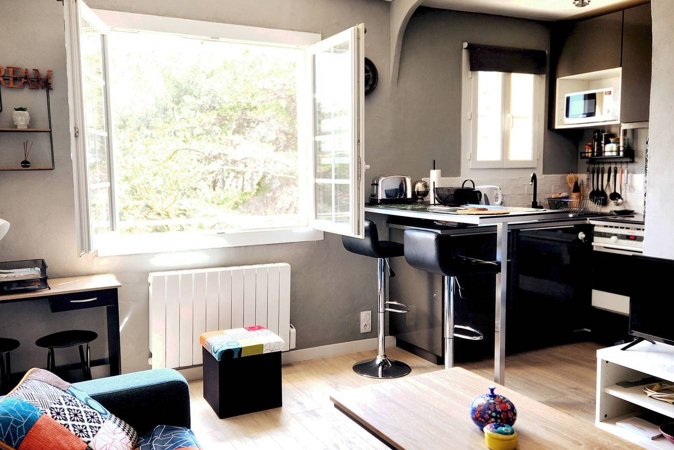 Estudio entero, Le Rosalie - Studio au calme port et plage à pied in Le Brusc, Six-Fours-les-Plages